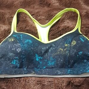 Stylish Women's Sports Bra Size 34B